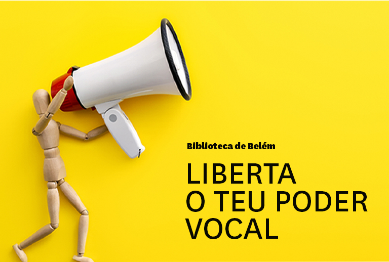 Imagem com o manequim ergonómico, articulado e em madeira, a segurar um altifalante.