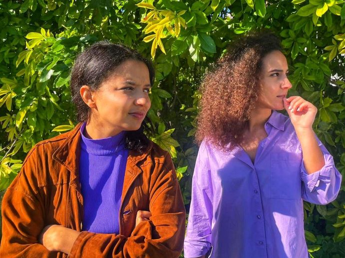 Fotografia de duas mulheres. Crédito da foto: Além Mundus.