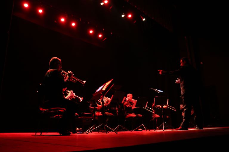 Fotografia de um grupo de músicos de câmara. A foto é da autoria do Festival CriaSons.