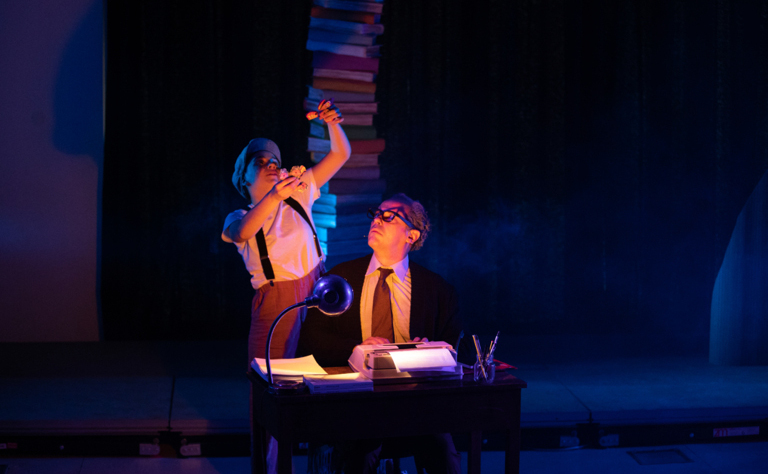 Fotografia de uma das cenas em palco.