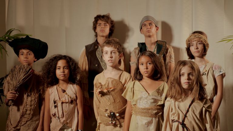 Fotografia a cores com uma das cenas da peça. Direitos reservados.