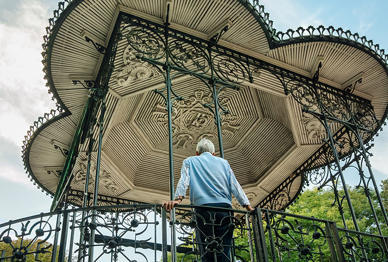 Imagem co uma fotografia de um coreto. Créditos de Ricardo Silva Cordeiro.