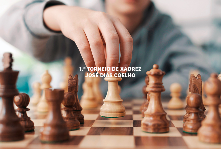 Imagem de um tabuleiro de xadrez.