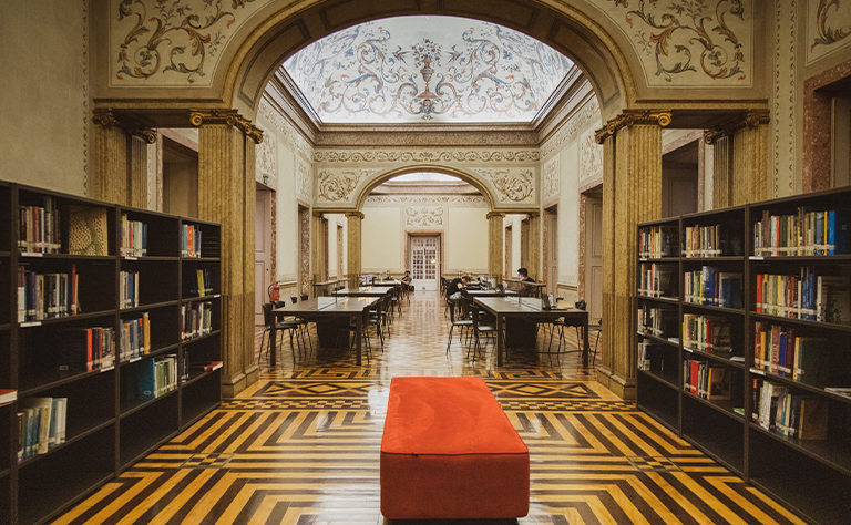 Imagem de uma das salas da Biblioteca Palácio Galveias.