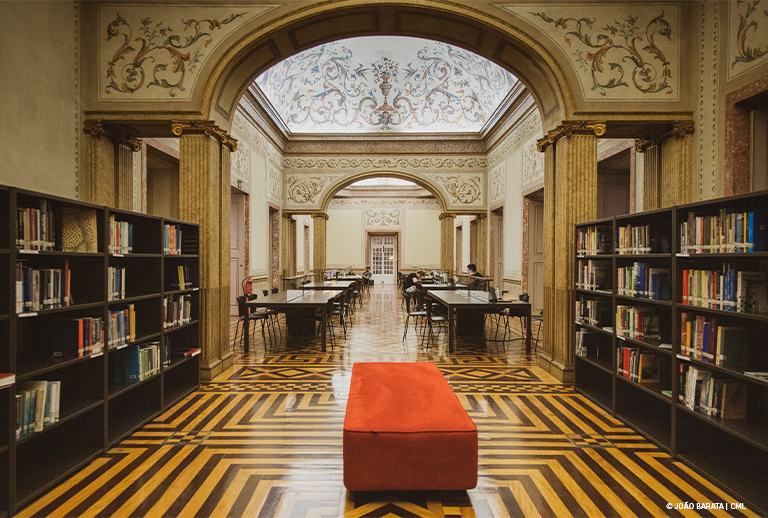 Imagem de uma das salas da Biblioteca Palácio Galveias.