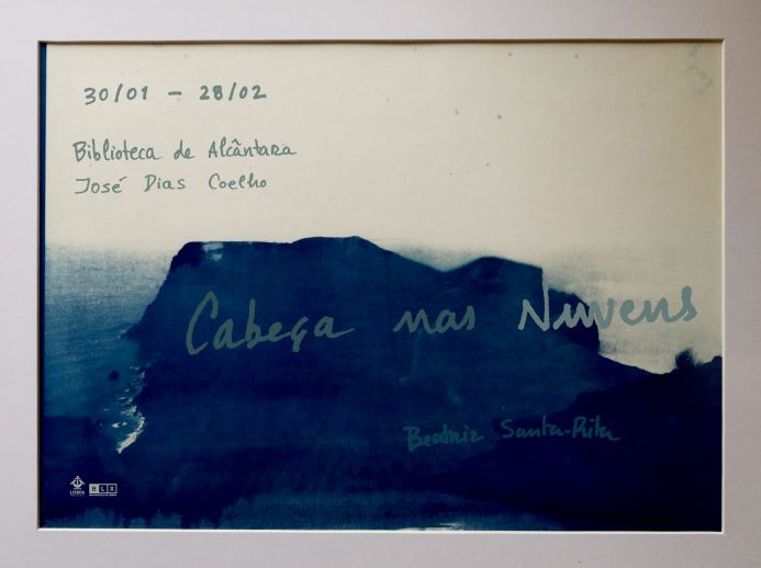 Imagem de um esboço de um vulcão com texto manuscrito acerca das informações da exposição.